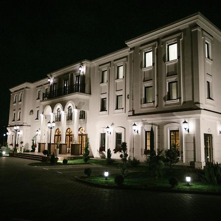 Hotel Beli Dvor Čačak Екстериор снимка