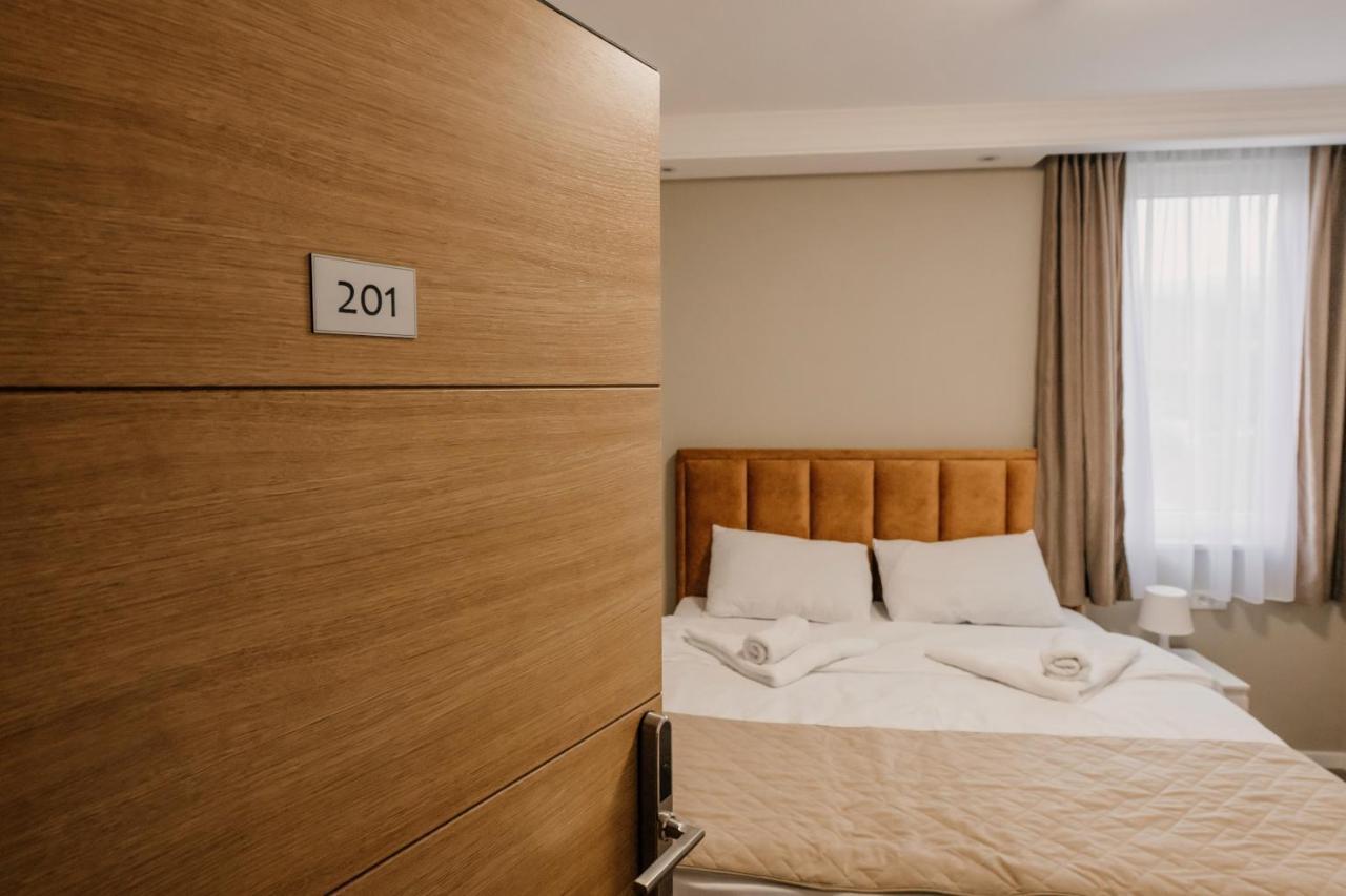 Hotel Beli Dvor Čačak Екстериор снимка