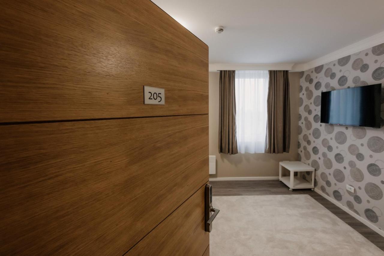 Hotel Beli Dvor Čačak Екстериор снимка