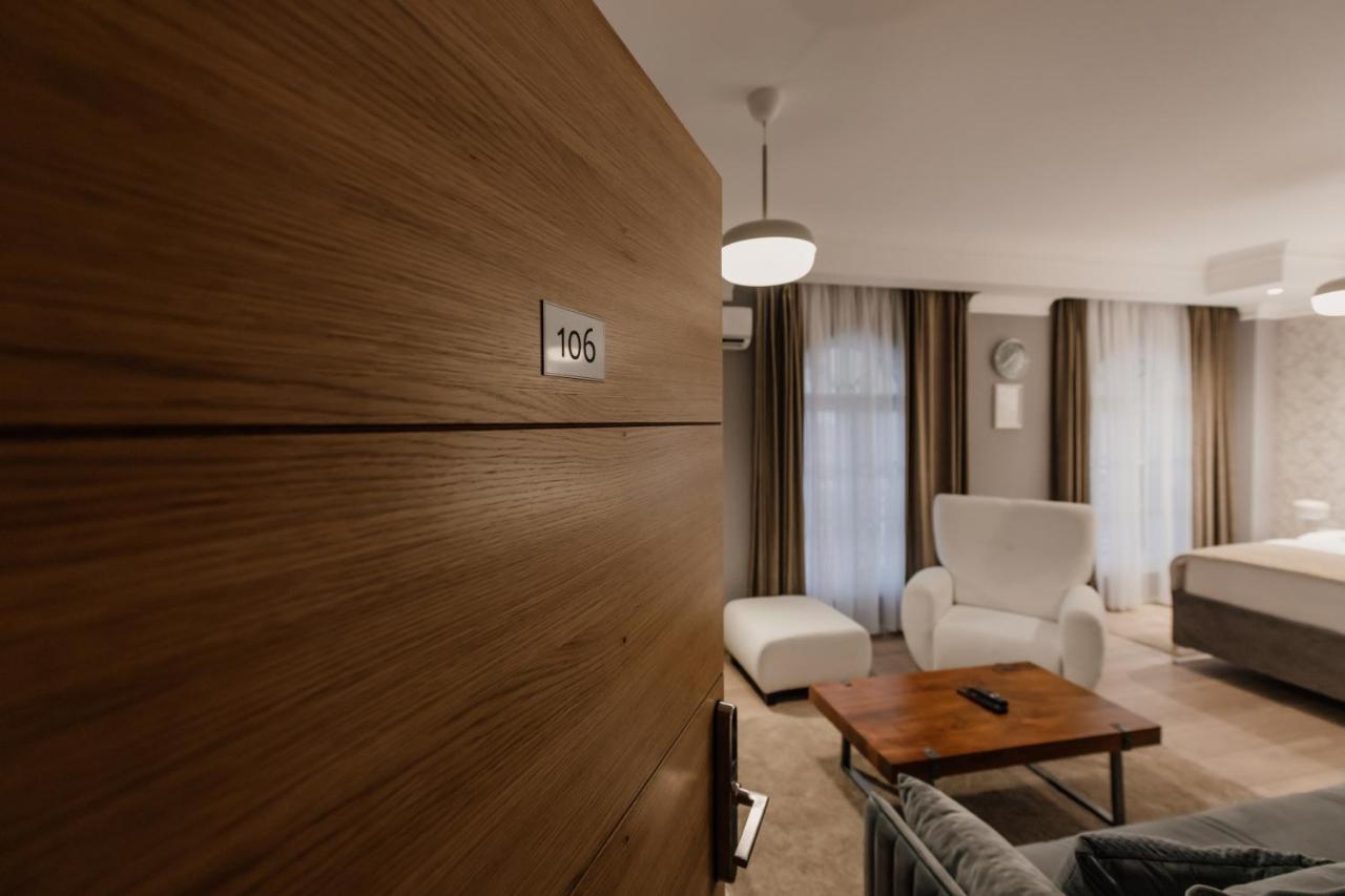Hotel Beli Dvor Čačak Екстериор снимка