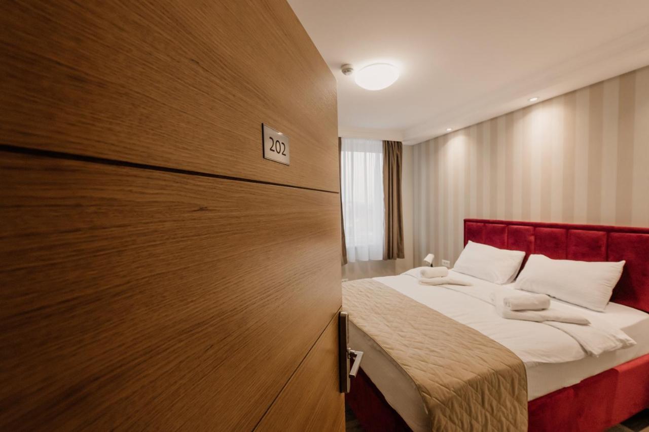 Hotel Beli Dvor Čačak Екстериор снимка