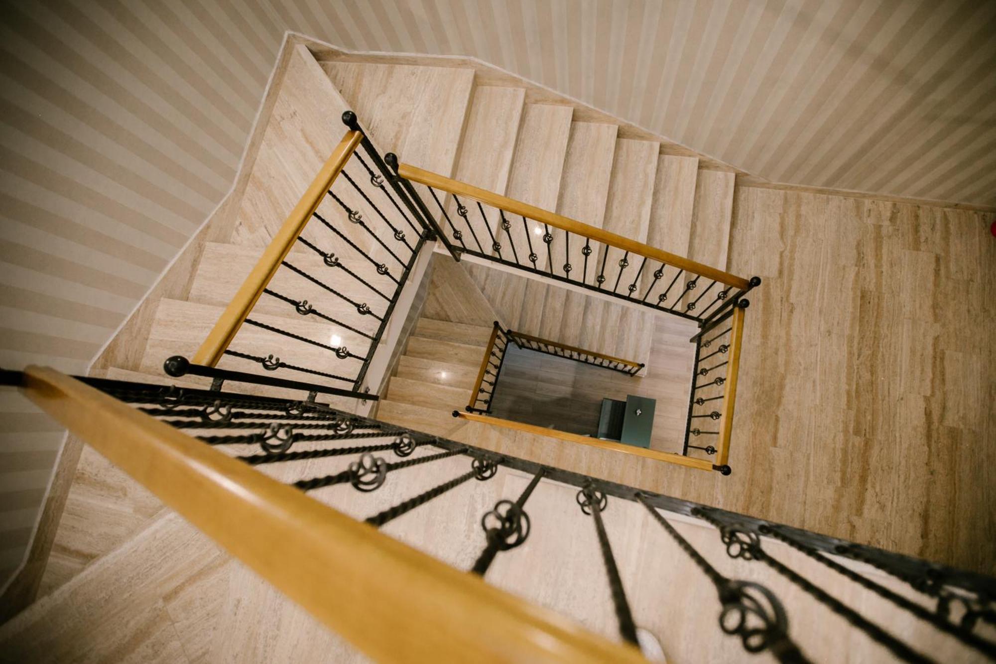 Hotel Beli Dvor Čačak Екстериор снимка
