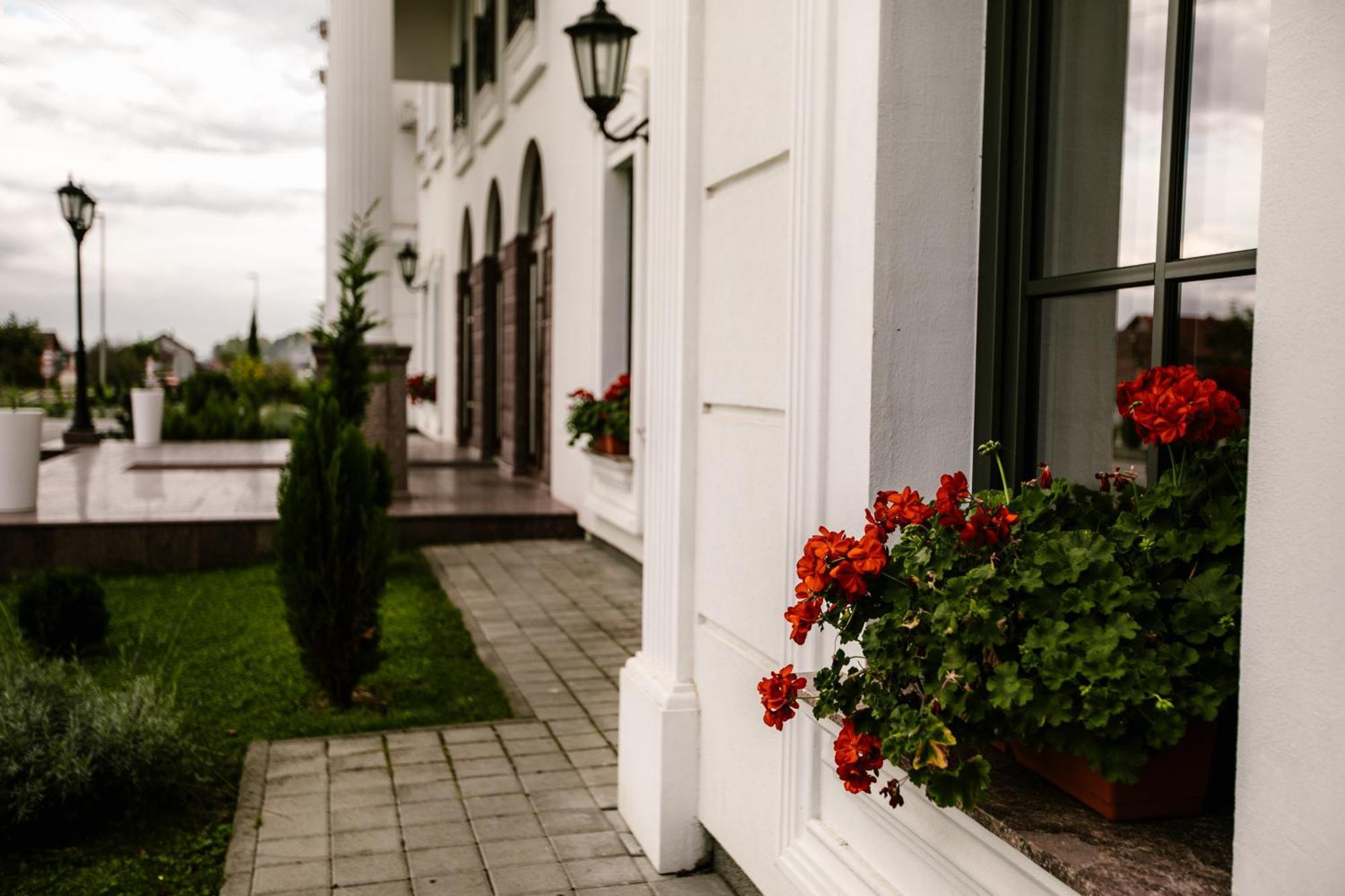 Hotel Beli Dvor Čačak Екстериор снимка