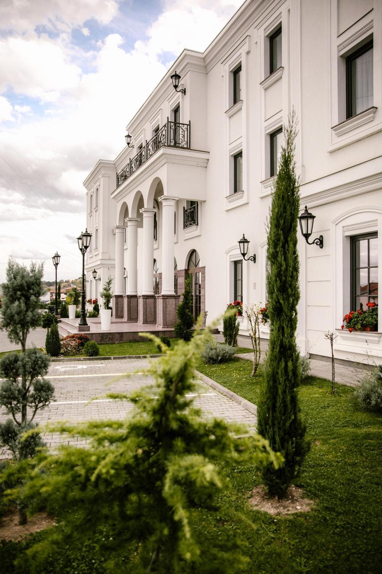 Hotel Beli Dvor Čačak Екстериор снимка