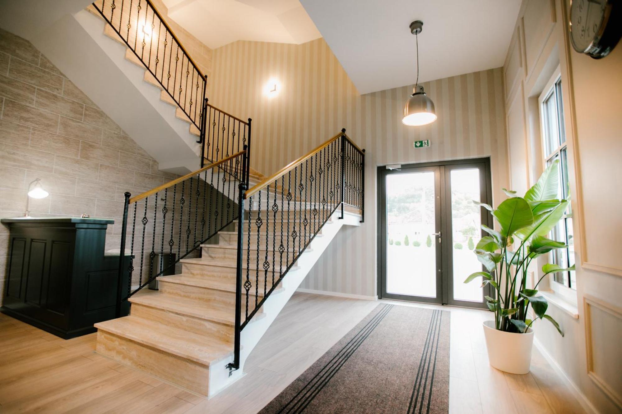 Hotel Beli Dvor Čačak Екстериор снимка