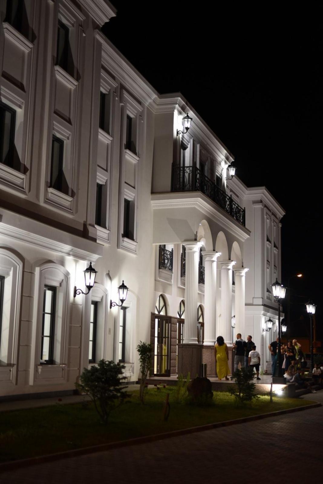 Hotel Beli Dvor Čačak Екстериор снимка