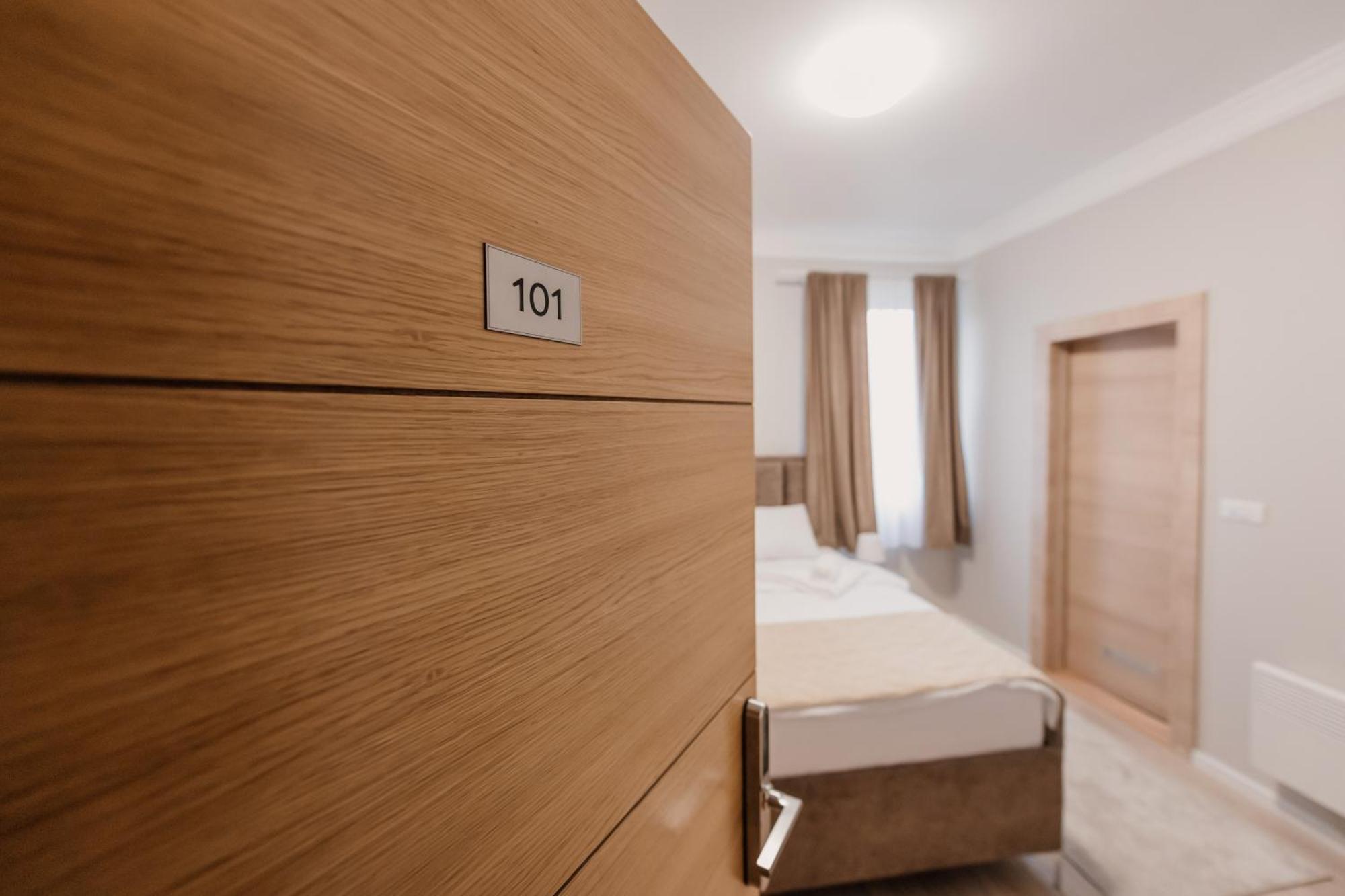 Hotel Beli Dvor Čačak Стая снимка