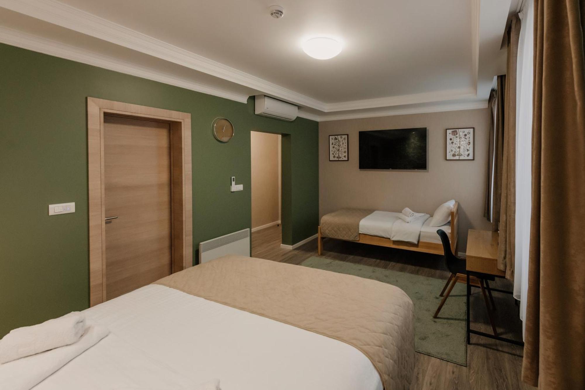 Hotel Beli Dvor Čačak Екстериор снимка