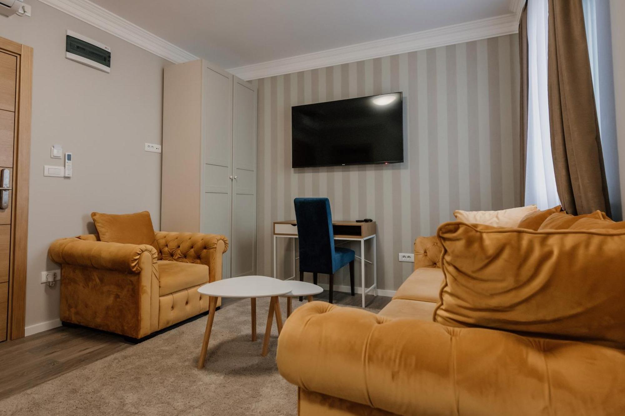 Hotel Beli Dvor Čačak Екстериор снимка