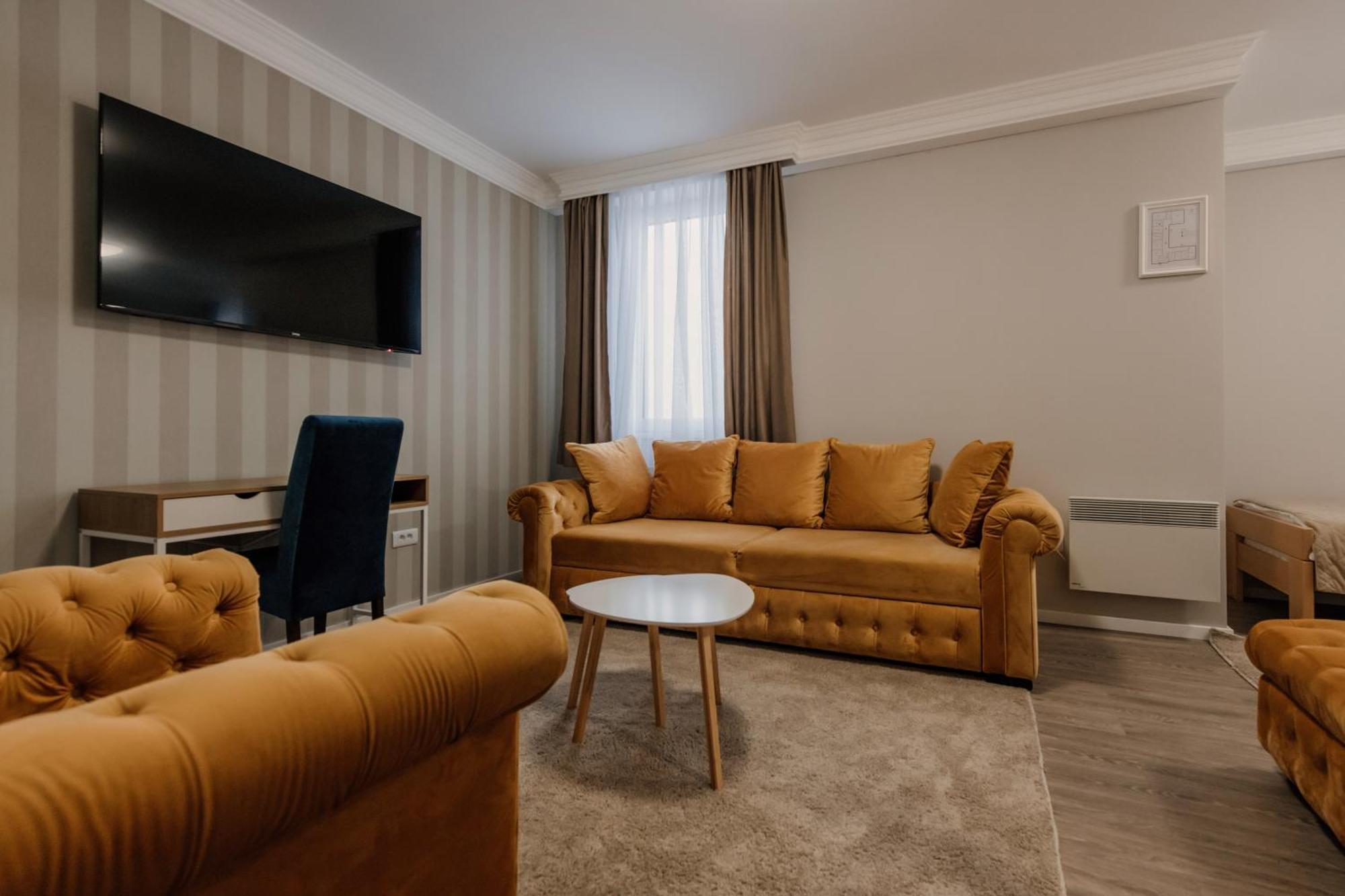 Hotel Beli Dvor Čačak Екстериор снимка