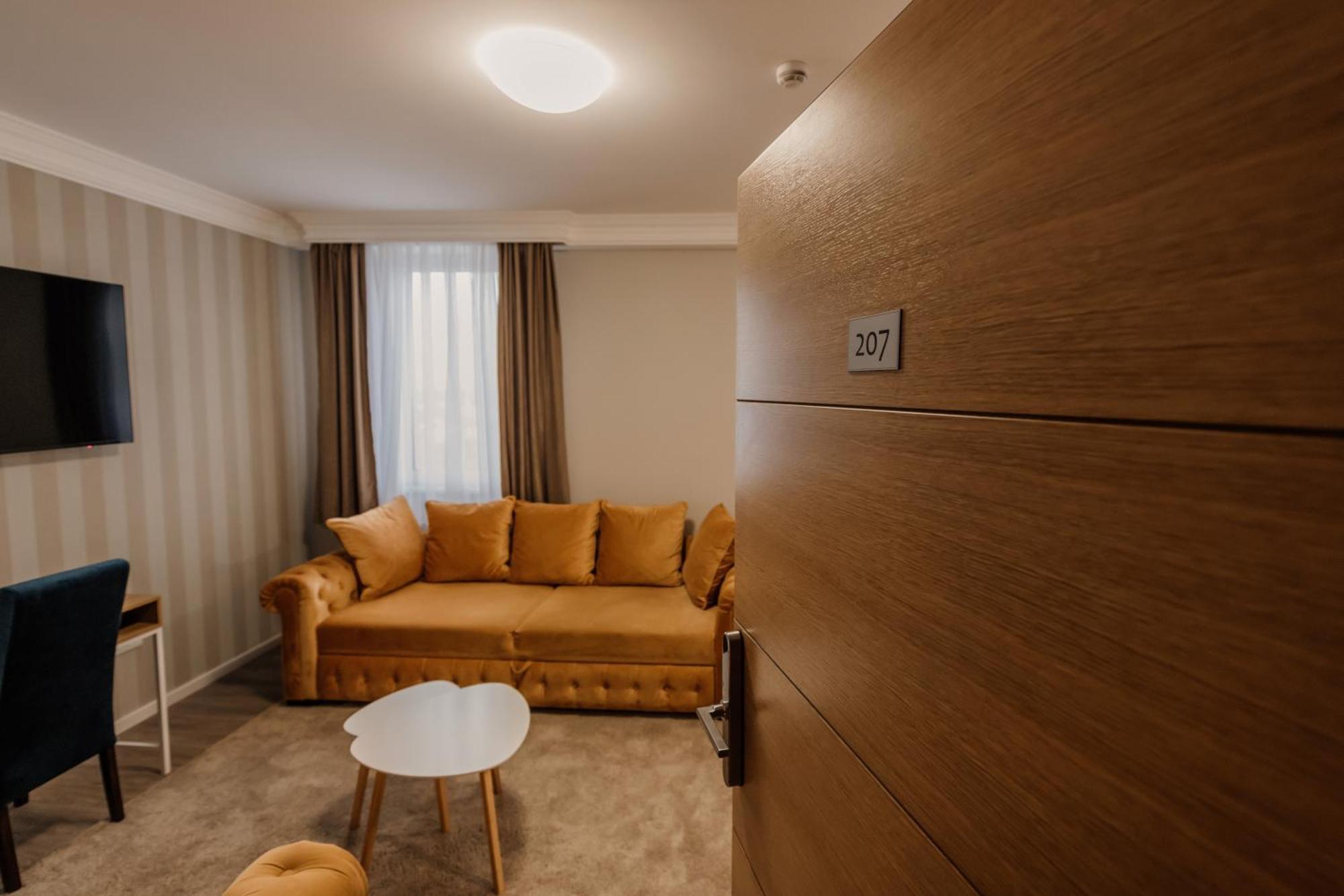Hotel Beli Dvor Čačak Екстериор снимка