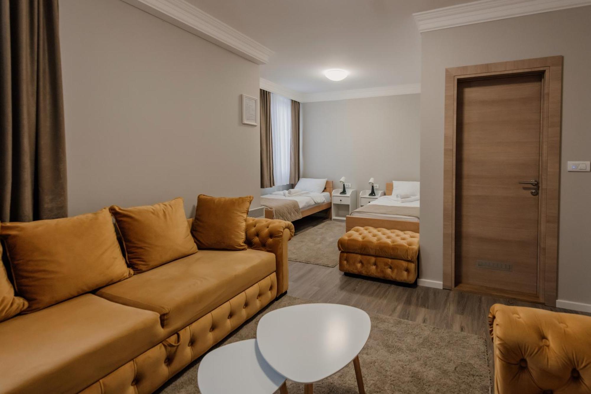 Hotel Beli Dvor Čačak Екстериор снимка