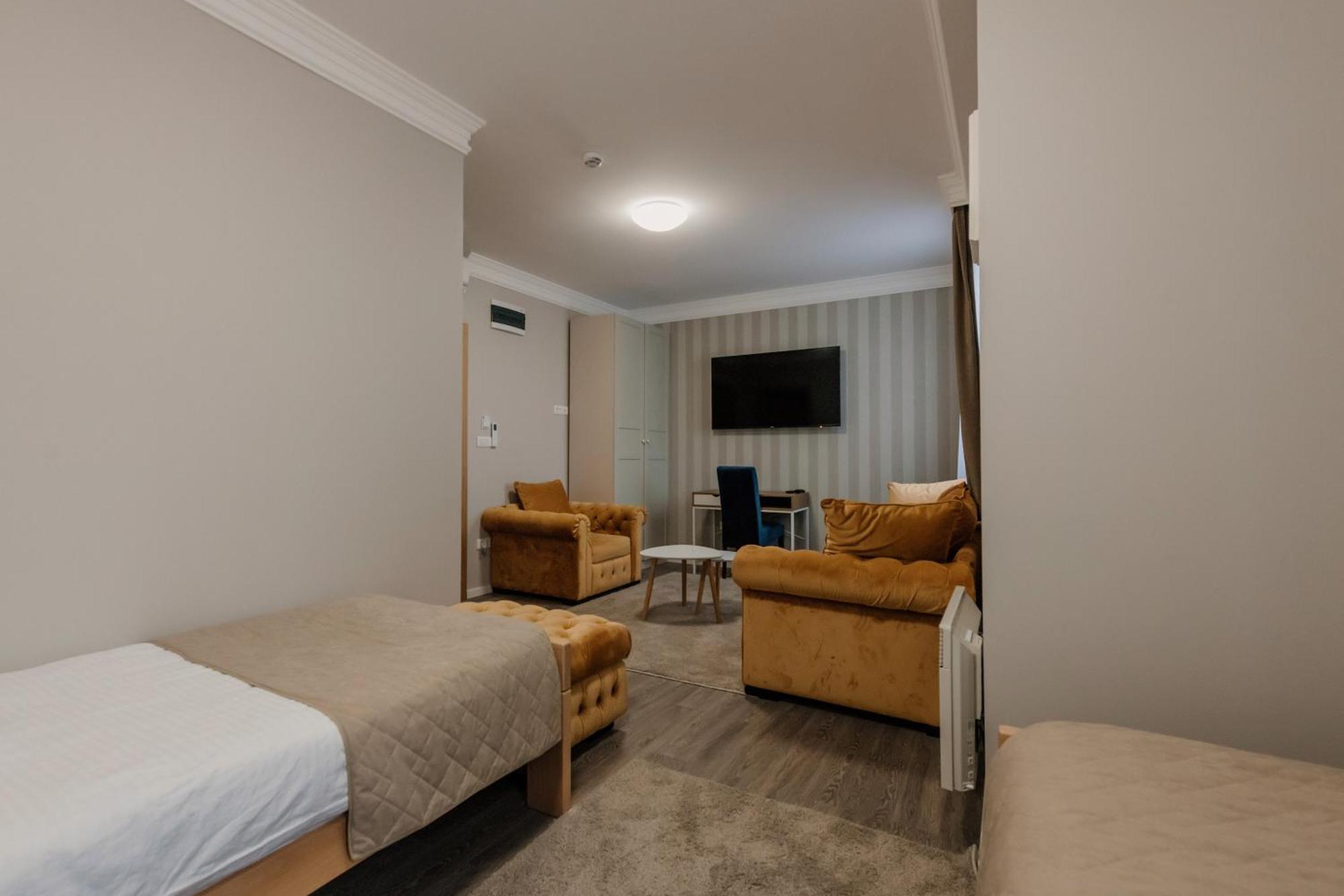 Hotel Beli Dvor Čačak Екстериор снимка