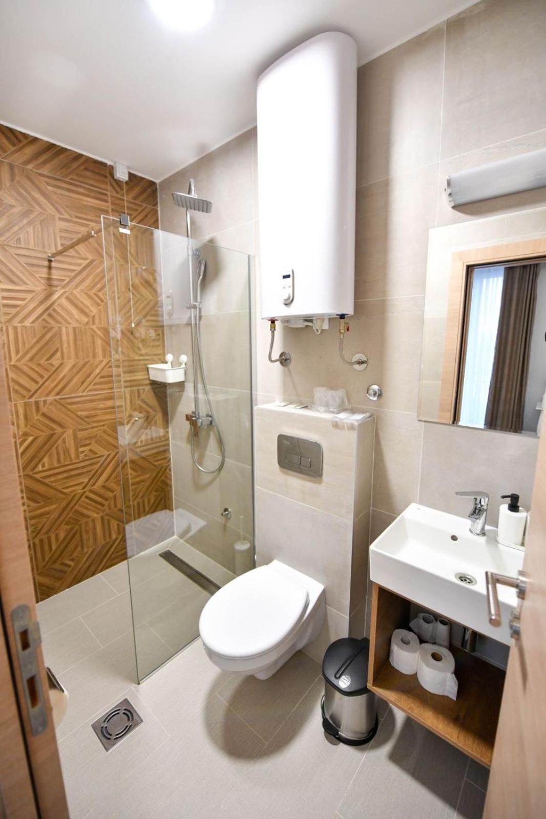 Hotel Beli Dvor Čačak Екстериор снимка
