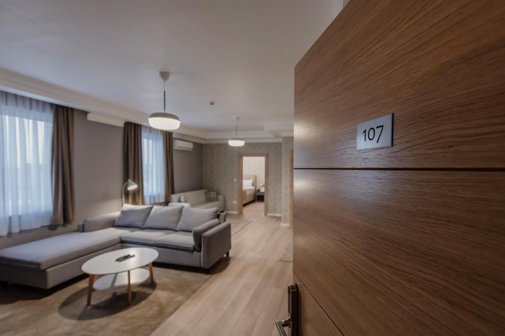 Hotel Beli Dvor Čačak Екстериор снимка