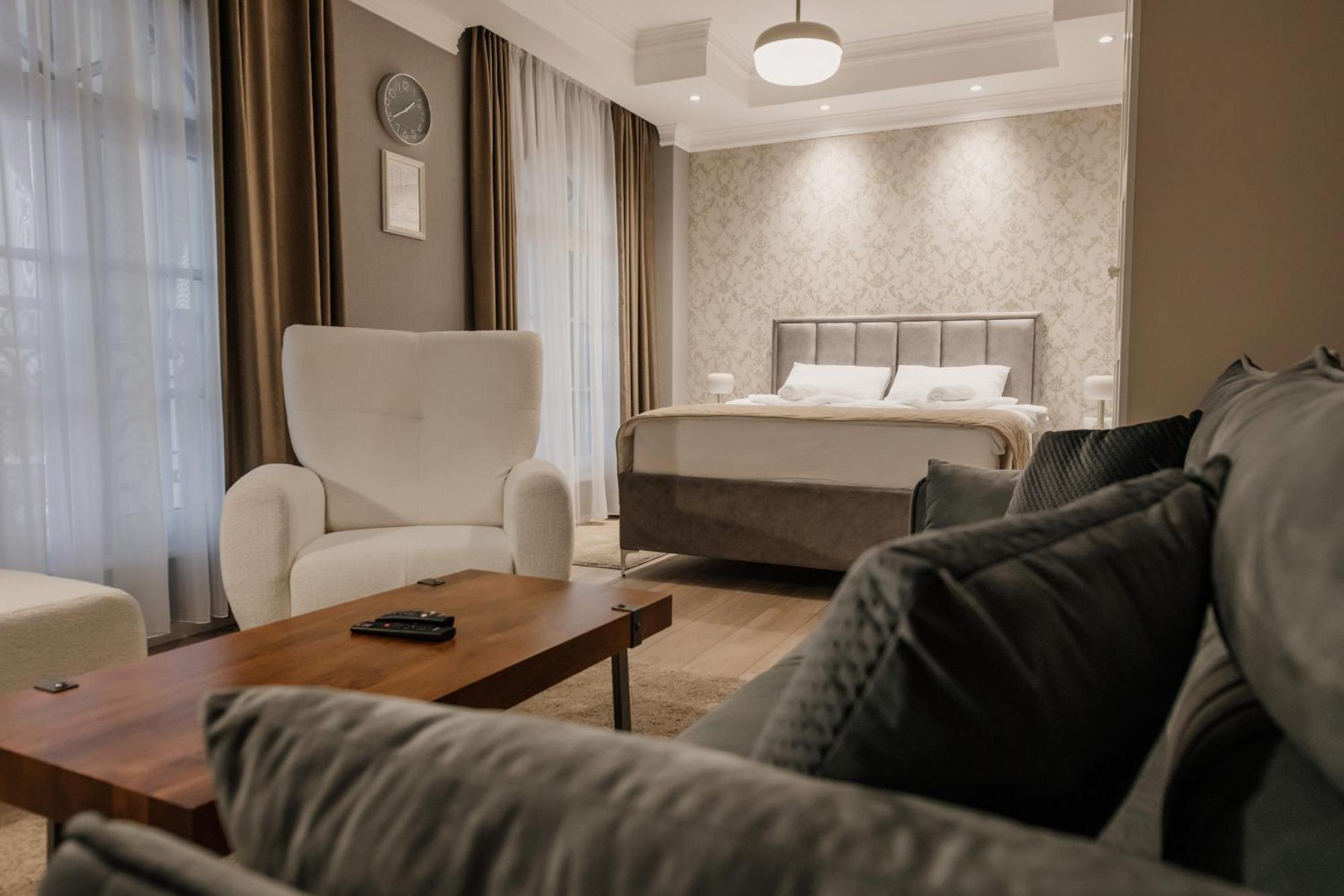 Hotel Beli Dvor Čačak Екстериор снимка