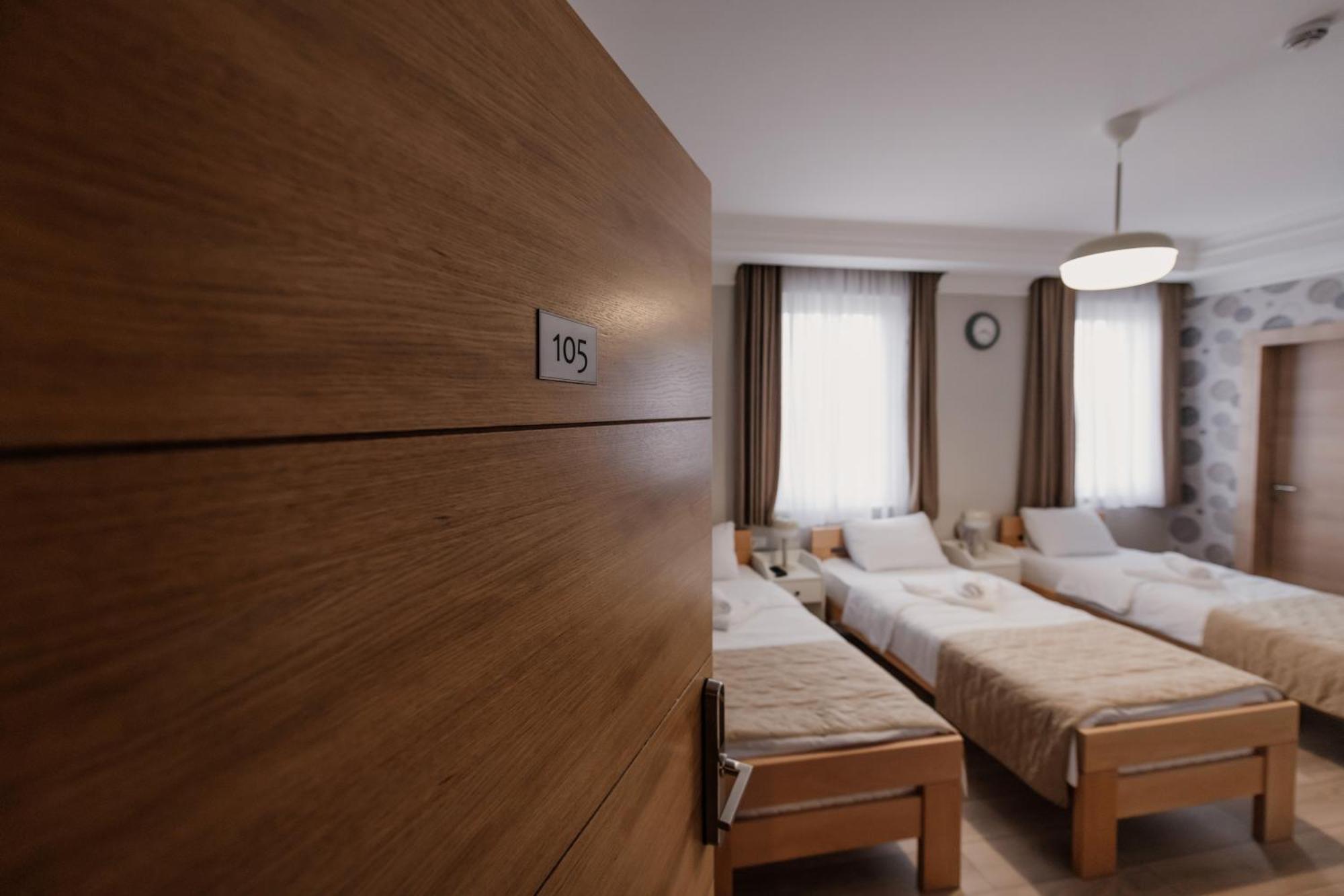 Hotel Beli Dvor Čačak Екстериор снимка