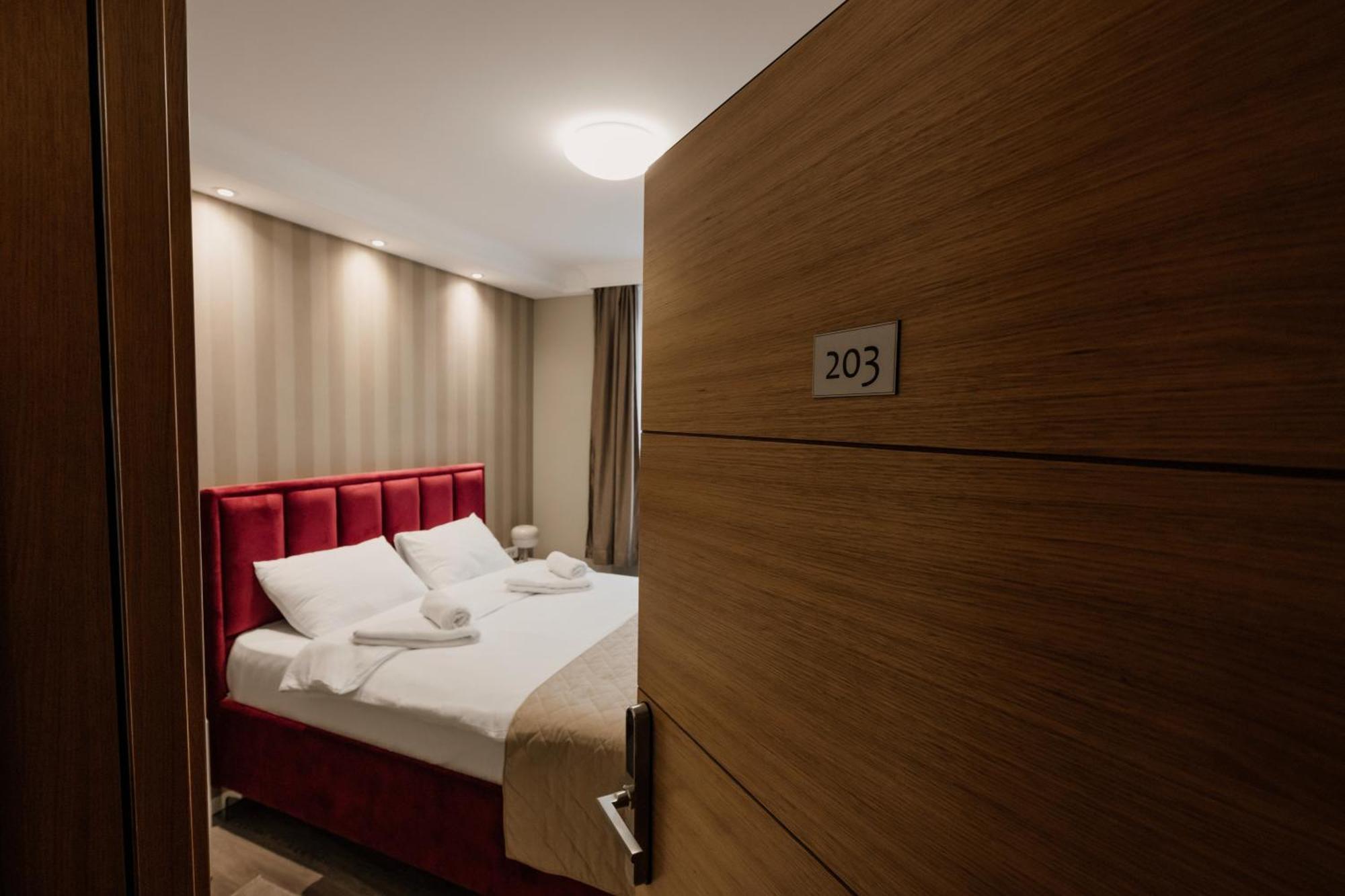 Hotel Beli Dvor Čačak Екстериор снимка
