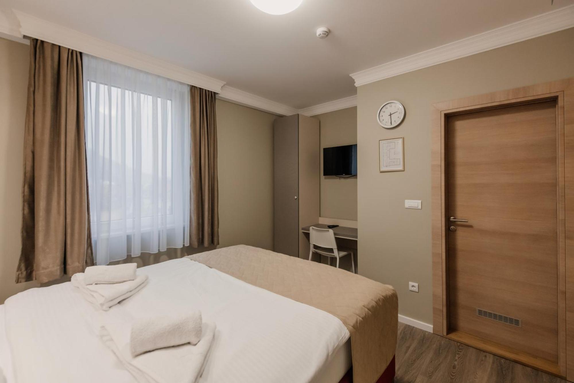 Hotel Beli Dvor Čačak Екстериор снимка
