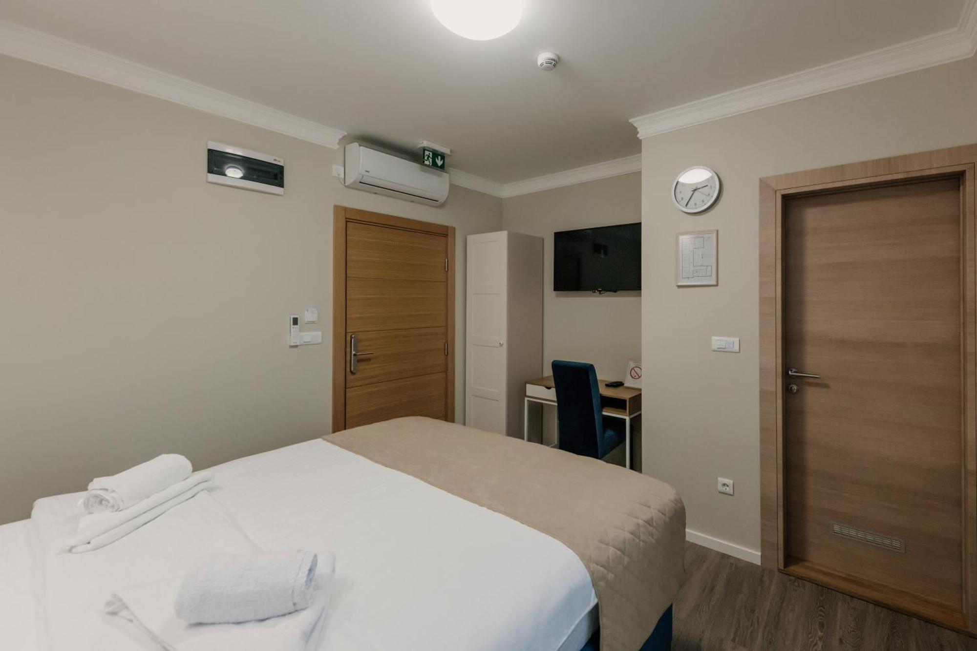 Hotel Beli Dvor Čačak Екстериор снимка